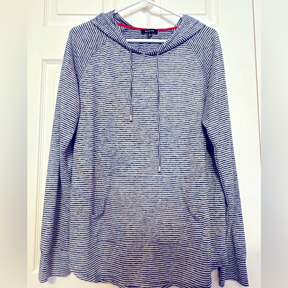 Blue & white striped light weight pullover size XL